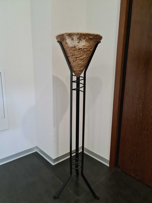 Vazo com suporte alto