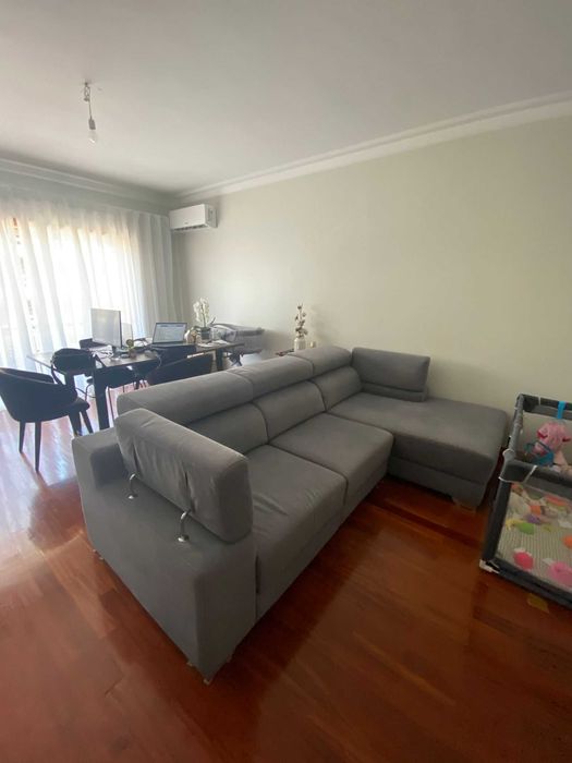 Sofa chaise longue cinzento