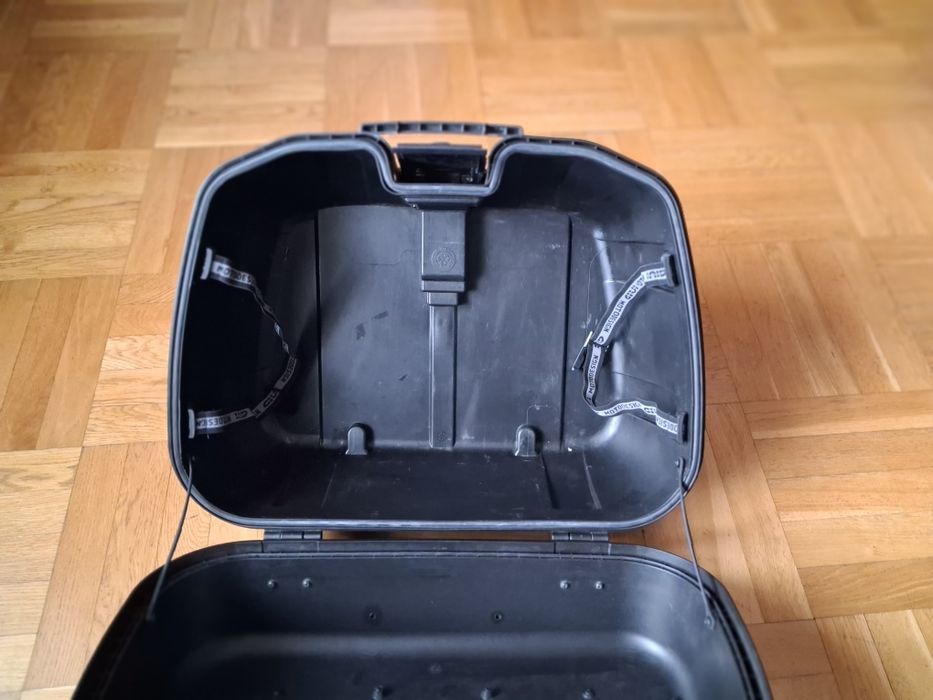 Givi Trekker 52 l.Kufer centralny w bardzo dobrym stanie.