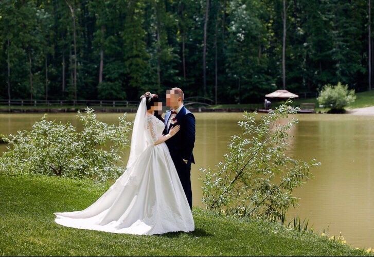 Продам шикарное свадебное платье с шлейфом