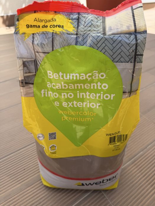 Betumação acabamento Weber - Castanho