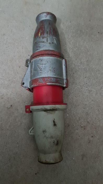 Tomada de alta tencao macho e femea