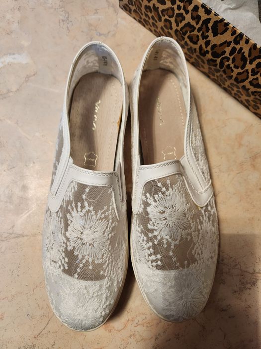 Nowe koronkowe tenisówki r.41