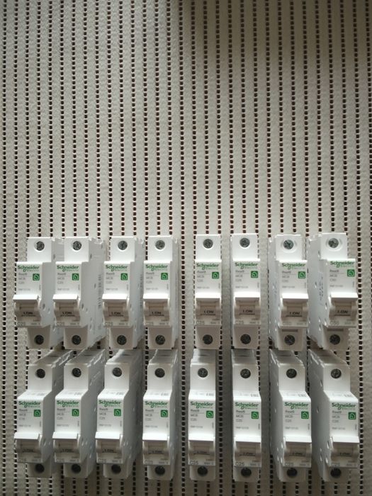 Автоматичний вимикач Schneider Elekrik Easy9 63A 1 P типу С.