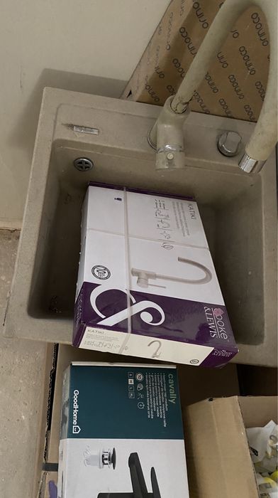 Nowa bateria, zlewozmywak kuchenny i syfon