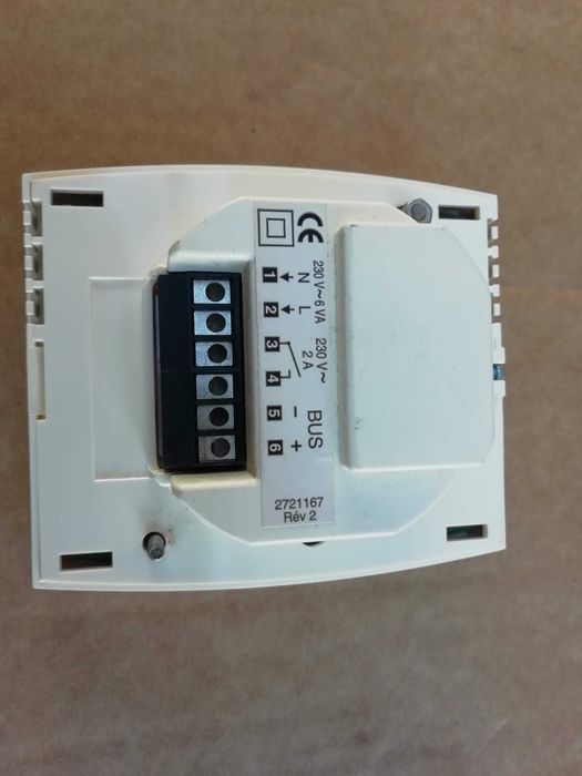 Cronotermostato Delta Dore de aplicação em caixa de aparelhagem.