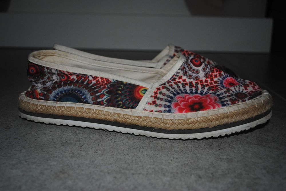Espadryle mokasyny firmy TAMARIS roz 40 stan BDB