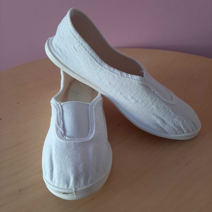 Sapatilhas de Ginástica Brancas Unisexo tam. 31