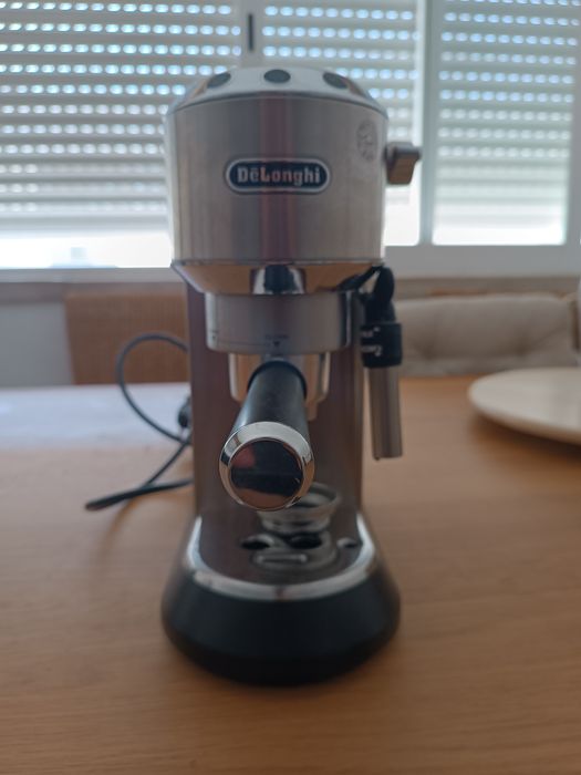 Cafeteira Delonghi Dedica Style