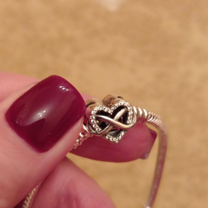 Продам браслеты.