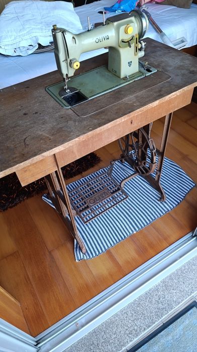 Máquina costura oliva