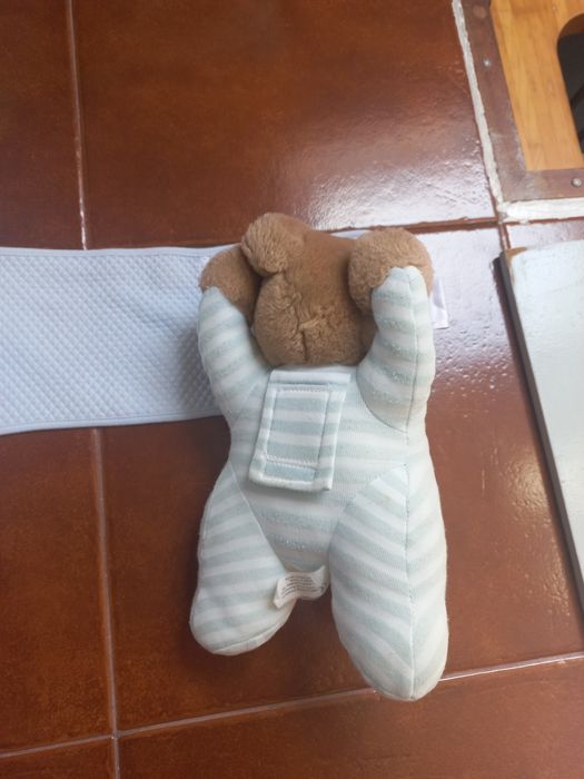 Almofada de posição com urso Teddycal  Red Castle