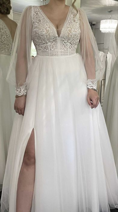 Suknia slubna z tiulowymi rekawkami