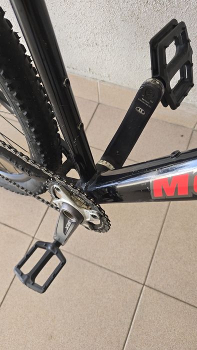 Bicicleta Mondraker Ventura preta/vermelha costumizada