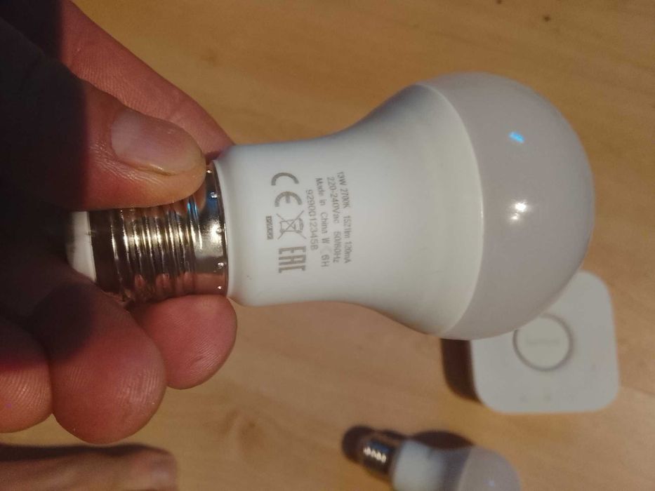 Philips Hue Bridge 2.1 + 2 inteligentne żarówki E27