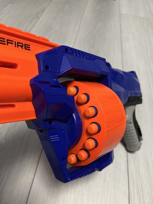 Бластер Nerf. Пістолет Nerf. Барабан