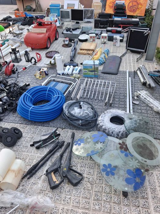 Venda de lote de vários artigos, resultante da limpeza de garagem.