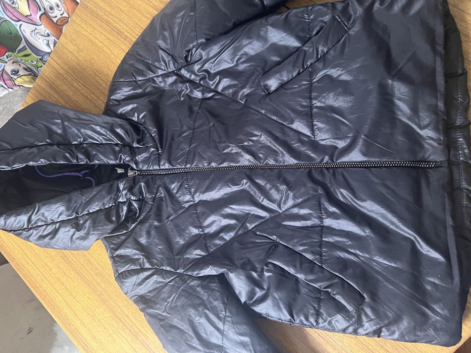 Курточка чорна 36