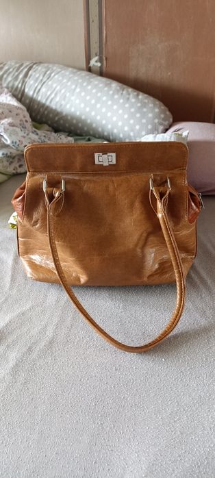 Torebka w kolorze camel brąz