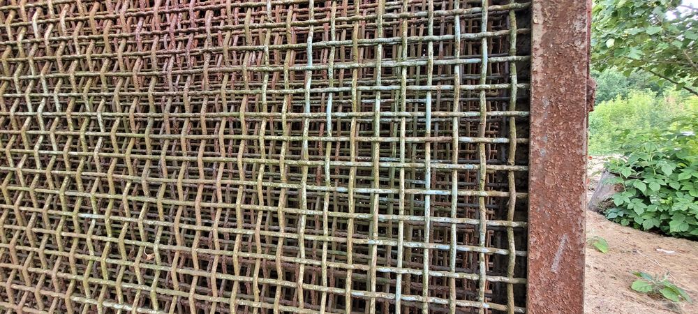 Секции забора из канилированной сетки