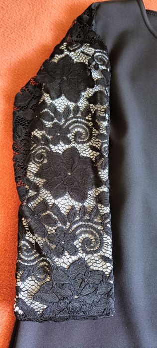 Sukienka czarna mini 42 koronkowe rękawy