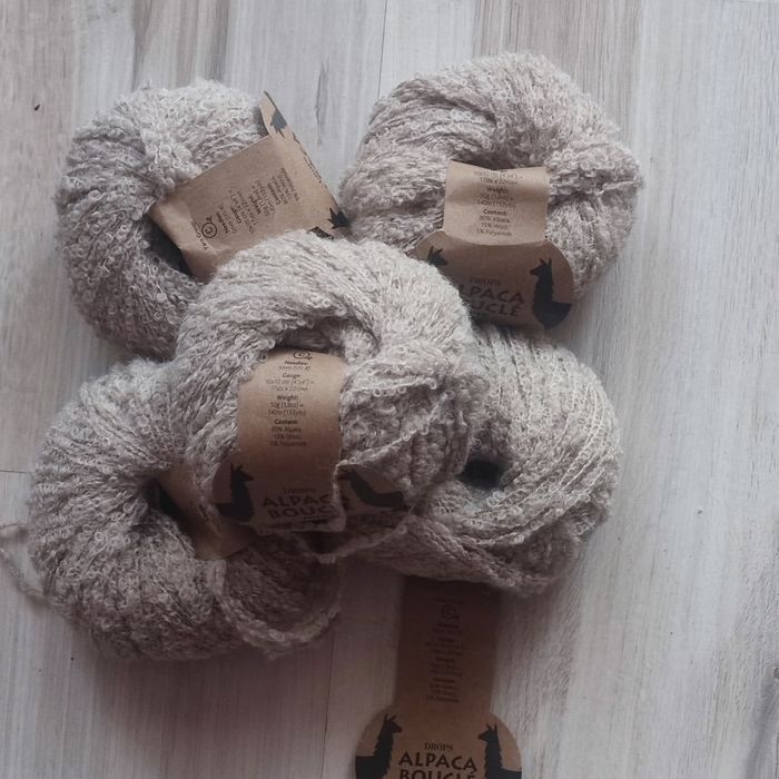 Włóczka boucle jasny beż