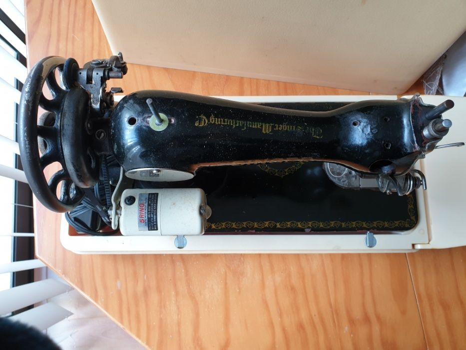 Maquina de Costura Antiga