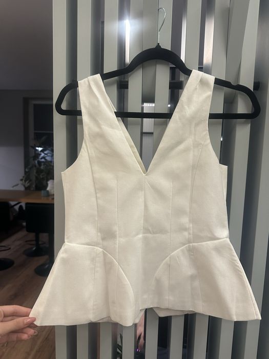 Біла жилетка приталена в стилі Zara mango