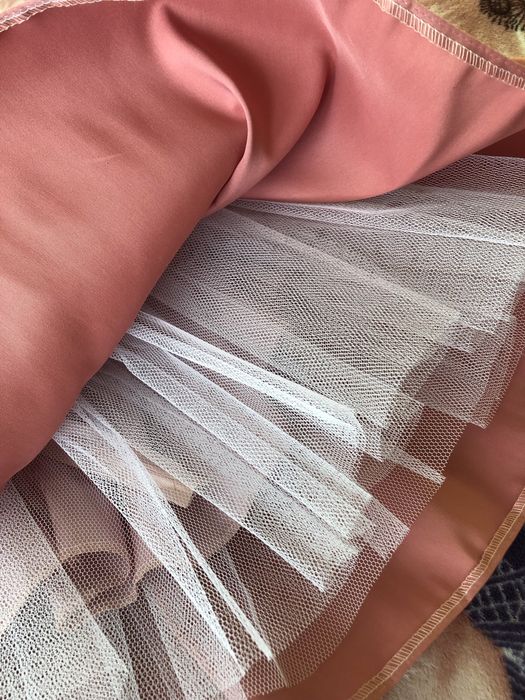 Святкова атласна сукня пудрово-рожева, для дівчинки 3-4 роки, з бантом