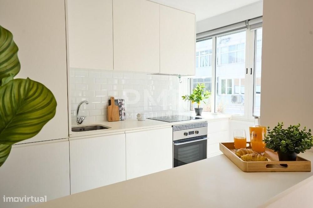 T2 remodelado com 2 casas de banho, em Benfica, próximo ao Califa e ao