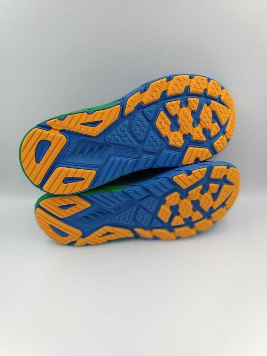 Кросівки — Hoka Arahi 7