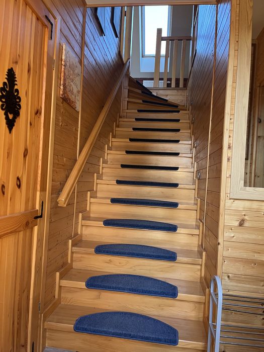 "Drewniany dom w stylu góralskim"