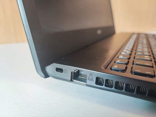 Fujitsu LIFEBOOK A555 i3-5005U 8GB RAM 128GB SSD Teclado PT Win 11 Estado: Muito Bom - B
