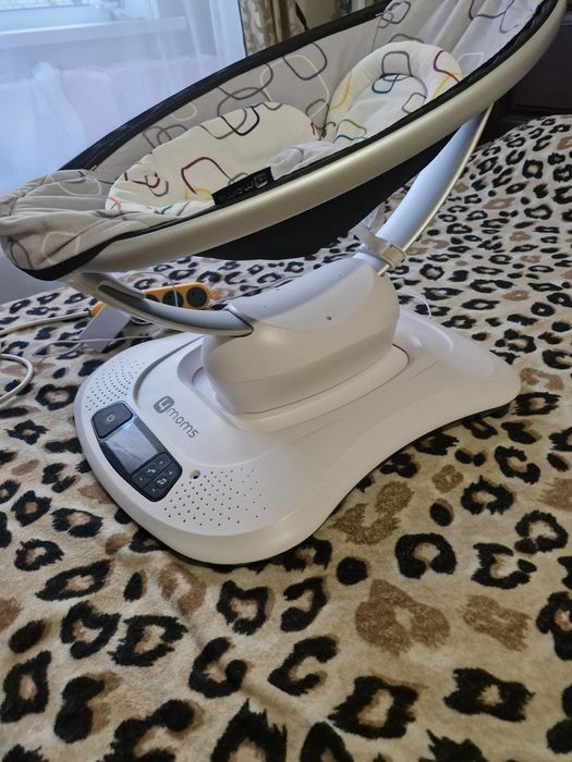 4 moms Укачивающий центр