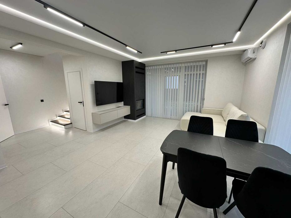 Продається просторий будинок з сучасним ремонтом в Крихівцях.