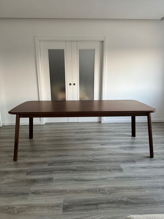 Mesa SKLUM Treveris castanho nogal escuro - peça partida