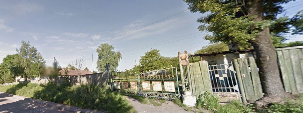 Земельна ділянка з двома виробничими цехами