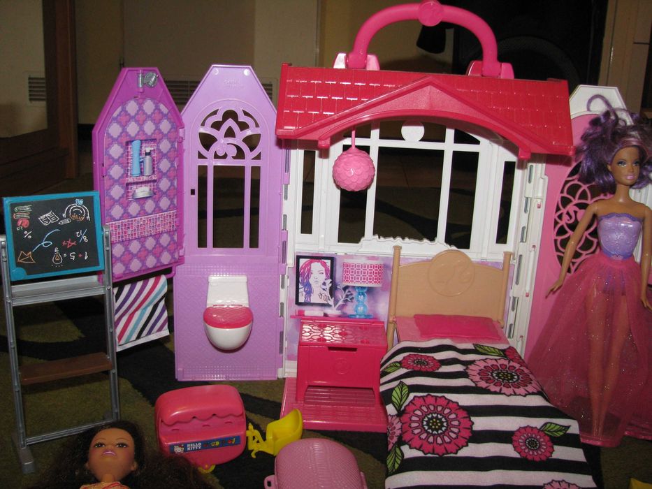 Domek Barbie plus lalki
