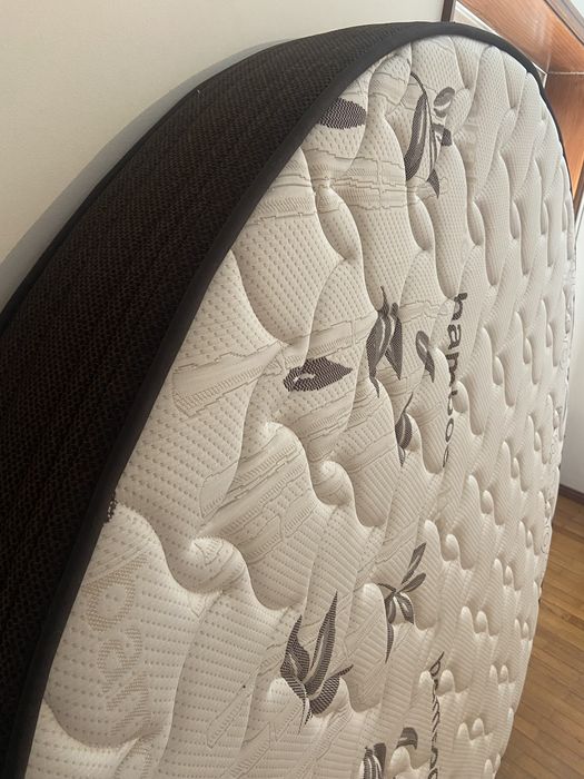 Colchão Redondo 180cm Diâmetro – Como Novo / Exclusivo