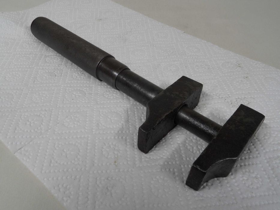 Stary klucz francuski sprawny