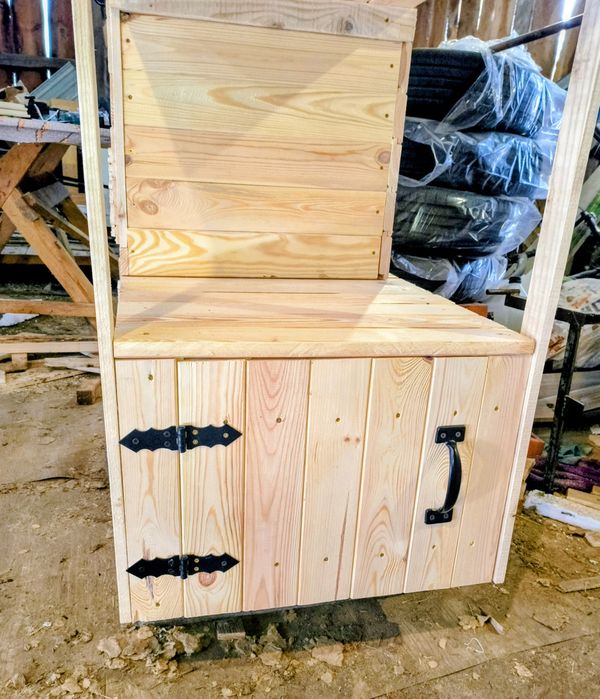 Drewniana wędzarnia