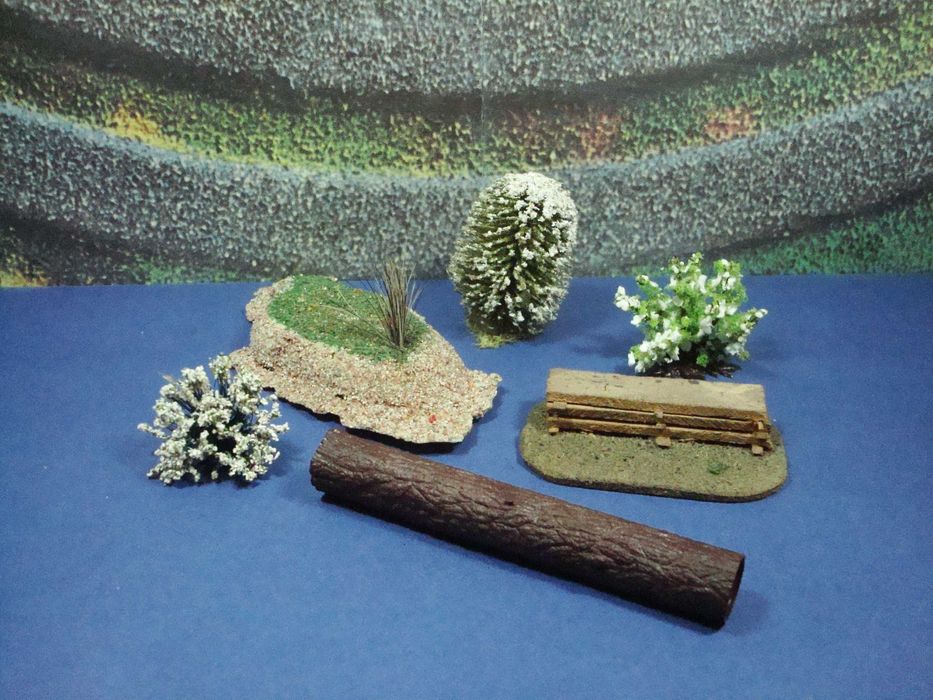 Escala H0 - Lote de Elementos Decorativos para Maquetes / Artigo Usado