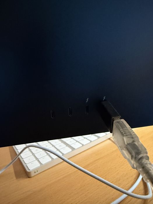 Apple iMac 24” M1 2021 Blue 8/256 – в отличном состоянии