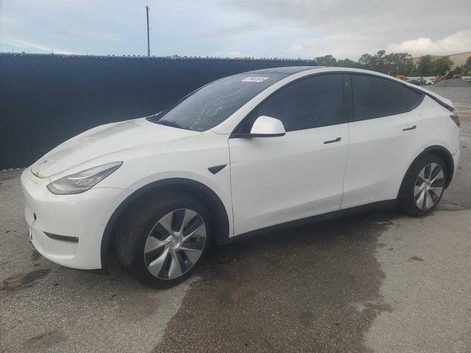 Двері передні задні Tesla Model Y 2021
