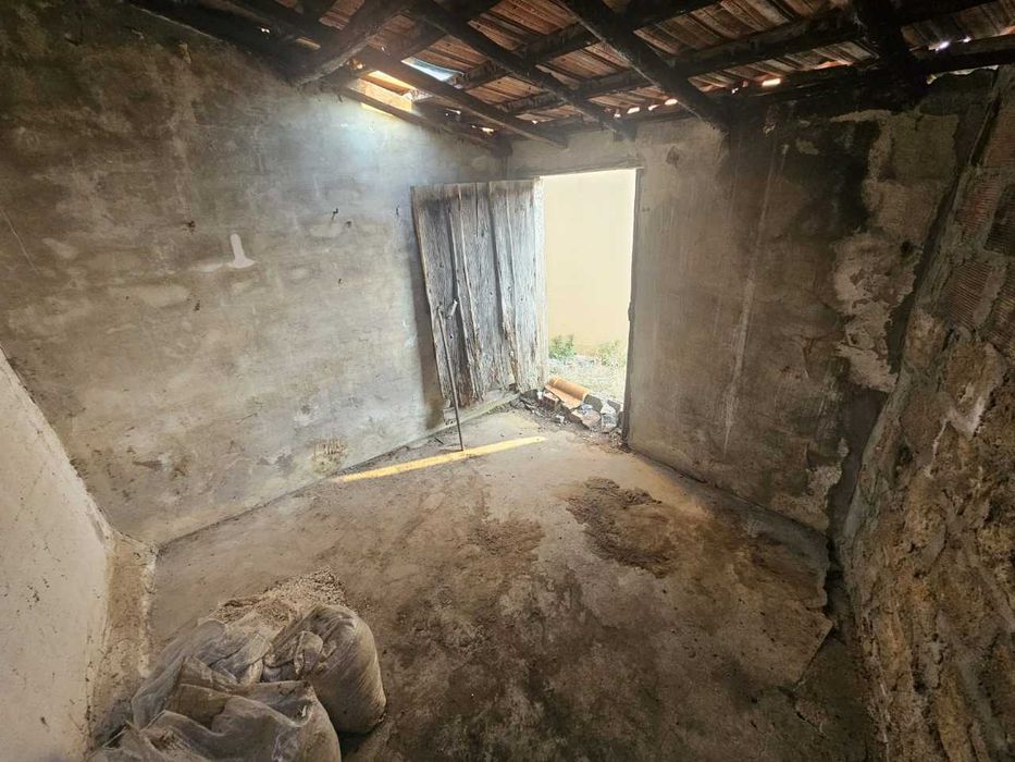 Casa com jardim a 9 minutos do mar – para renovar ao seu gosto!