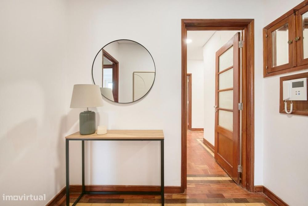 Quarto - localizado em São Sebastião Lisbon