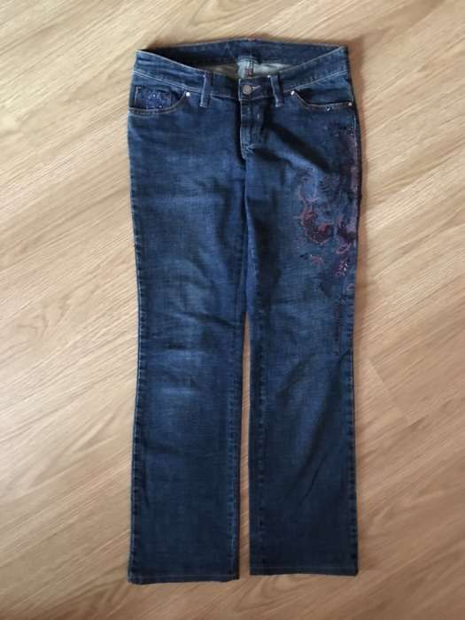 Calças ganga Bordadas