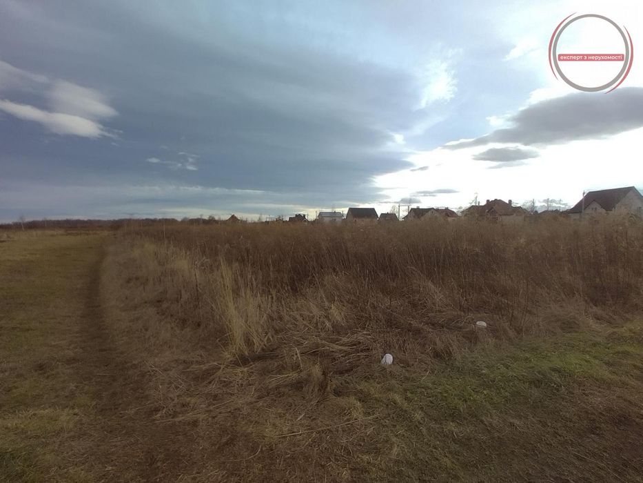 Продам землю в Драгомирчанах, недалеко  від траси
