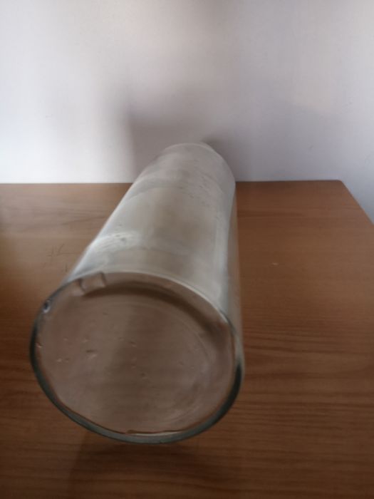 Szklana butelka do przechowywania art. spożywczych