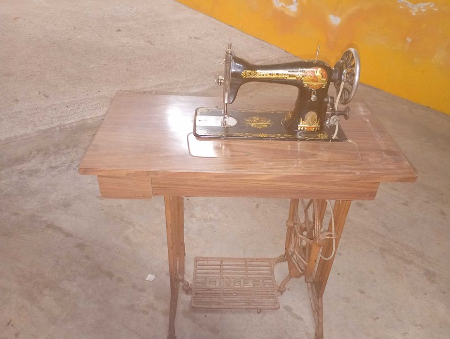 Máquinas costura Singer e Naumann